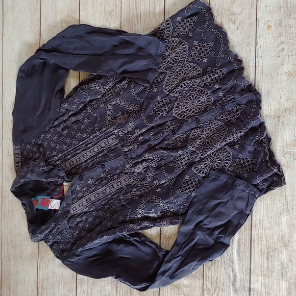 Johnny Was Tops - NWT! JOHNNY WAS BUTTON DOWN EYELET TOP XS